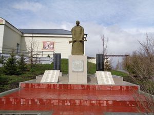 Мемориал воинам-односельчанам, павшим в годы Великой Отечественной войны (1941-1945гг) (Село Мазурово).jpg